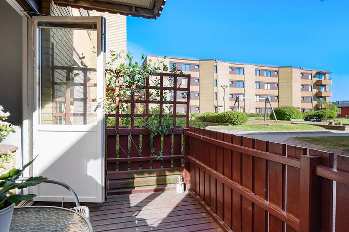 1 rum lägenhet på HELSINGFORSGATAN 57, Entréplan  Akalla, Stockholms kommun - bild 2