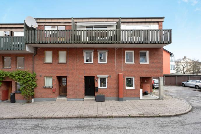 4 rum radhus på Södra Stapeltorgsgatan 51 Söder, Gävle kommun - bild 2