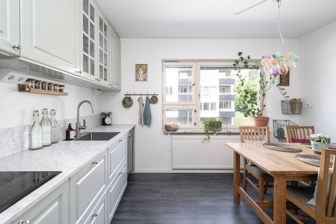 3 rum lägenhet på Mirabellbacken 6 Hässelby Strand, Stockholms kommun - bild 3