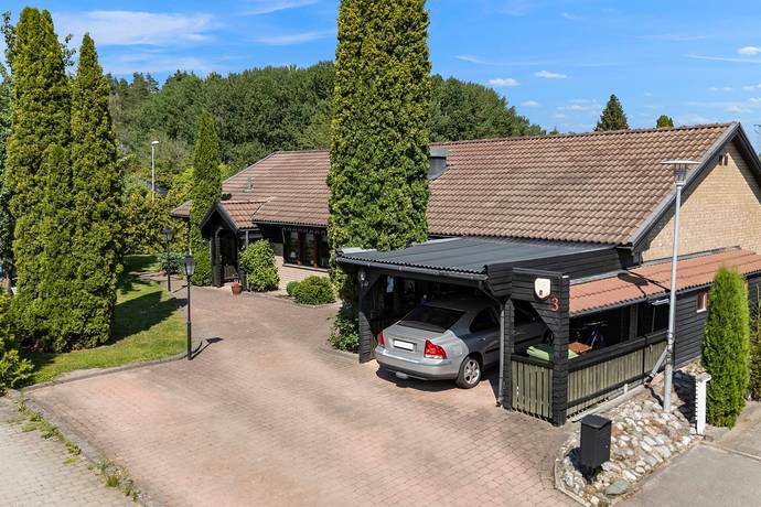 6 rum villa på Vadmalsvägen 3 Skälby, Västerås kommun - bild 1