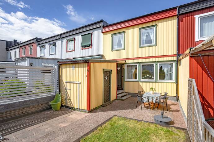 6 rum radhus på Kalkstigen 4 Lillsjön, Upplands-Bro kommun - bild 1