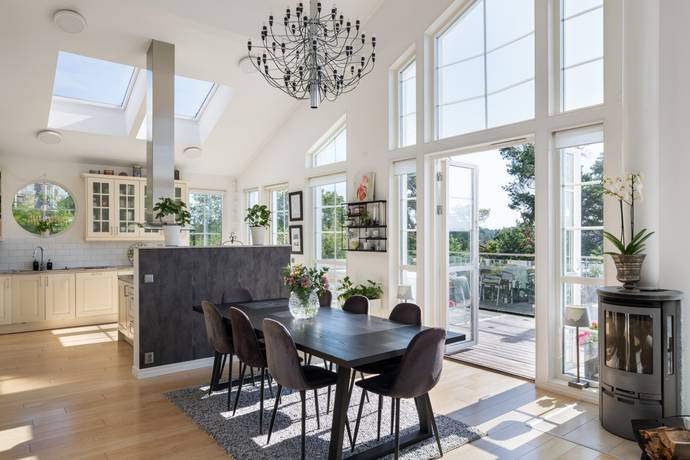 10 rum villa på Bergstigen 8A Täby Kyrkby, Täby kommun - bild 3