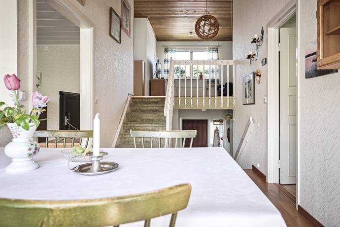 5 rum radhus på Rönngatan 21 Huskvarna, Jönköpings kommun - bild 2
