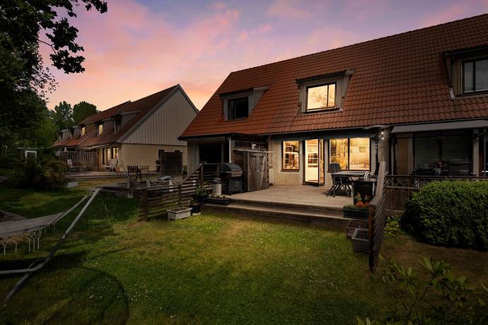4 rum radhus på Romansvägen 82 Skogås, Huddinge kommun - bild 2