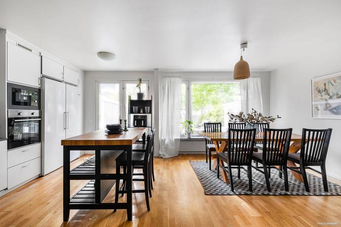 6 rum Radhus på Ängsullsvägen 5 Kälvesta Stockholms kommun - bild 9