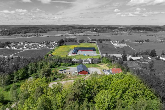 6 rum gård med jordbruk på Skönningared 373 Älvängen, Ale kommun - bild 1