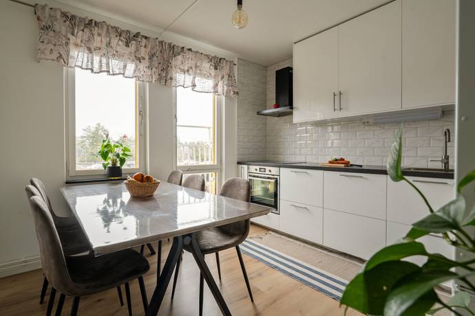 3 rum lägenhet på Ornövägen 18, 2 tr Orminge, Nacka kommun - bild 1