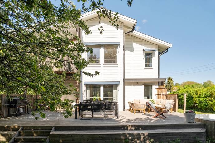 6 rum villa på Jakobslundsvägen 7 Segeltorp, Huddinge kommun - bild 1