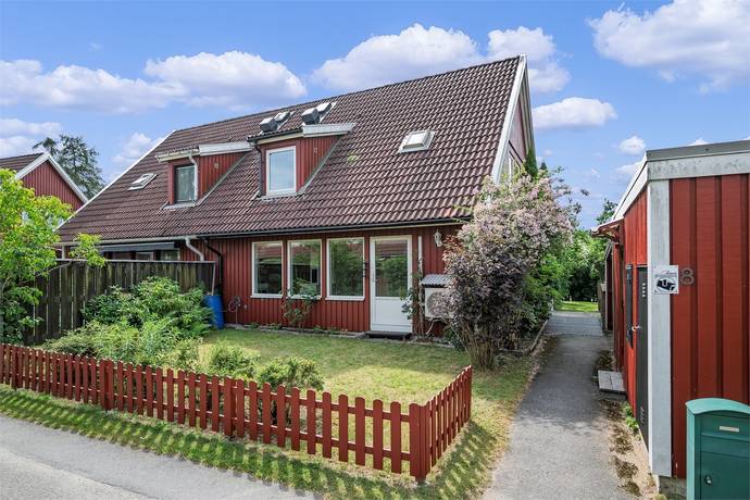 117 m² Radhus på Brunnsgatan 8 Nynäshamn Nynäshamns kommun - bild 1
