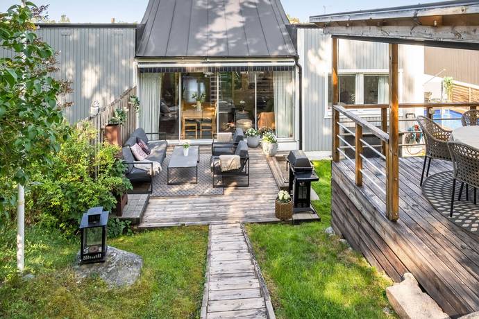 8 rum Radhus på Grenadjärgatan 13 Södra Skiljebo Västerås kommun - bild 44