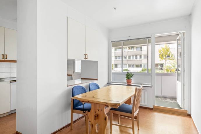 2 rum lägenhet på Lötsjövägen 75 Hallonbergen, Sundbybergs kommun - bild 2