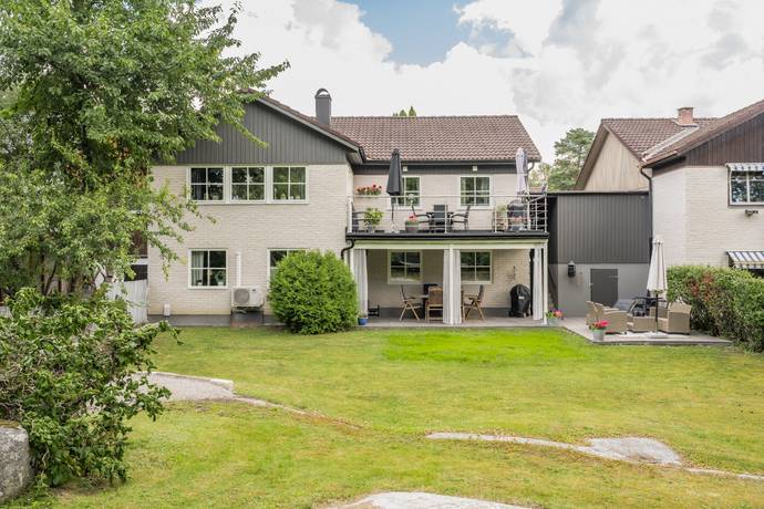 7 rum villa på Travvägen 9 Bålsta - Västra Gillmarken, Håbo kommun - bild 1