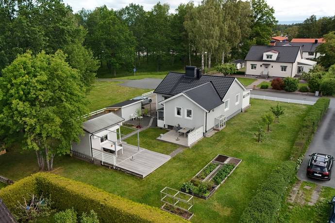 6 rum villa på Parkgatan 20 Centralt, Habo kommun - bild 1