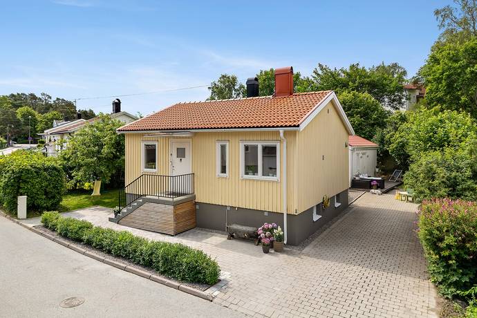 5 rum villa på Plommonvägen 11 Eneby, Stockholms kommun - bild 1