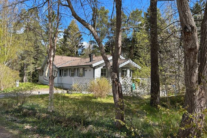 6 rum villa på Kajutvägen 14 Södra Kopparmora, Värmdö kommun - bild 1