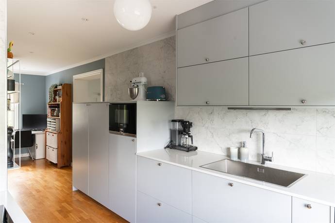 7 rum villa på SKOLGATAN 9 Surahammar, Surahammars kommun - bild 2