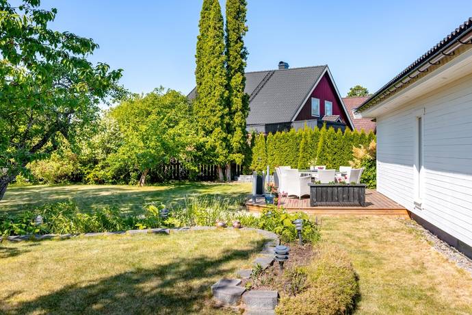 4 rum kedjehus på Lingonstigen 8 Salem, Salems kommun - bild 1