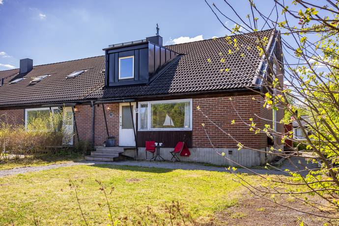 5 rum radhus på Riddarvägen 10 Österskär, Österåkers kommun - bild 1