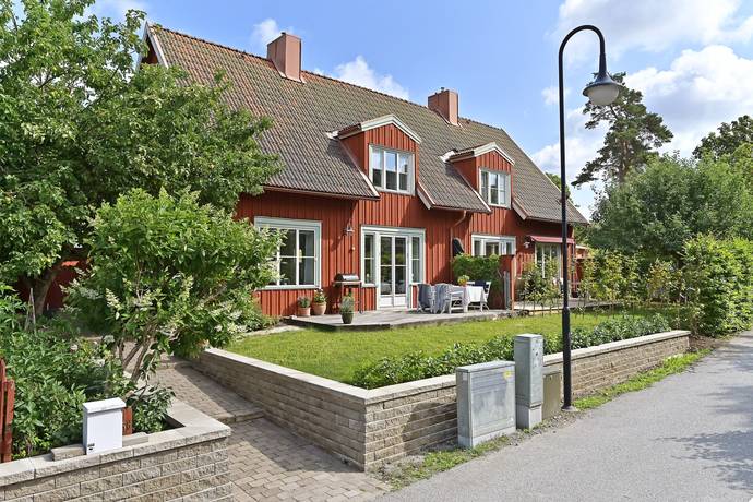 4 rum parhus på Alpvägen 56 Älta - Hedvigslund, Nacka kommun - bild 1