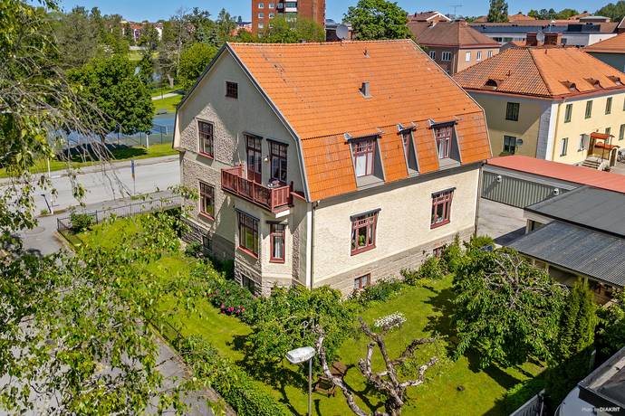 8 rum villa på Svanåallén 1 Centralt / Väster, Örebro kommun - bild 1