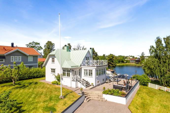 villa på Östra Strandvägen 23 Vendelsö Gård, Haninge kommun - bild 1