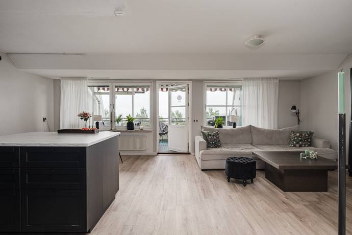4 rum Lägenhet på Kungsvägen 127 Entréplan & våning 3 från balkongsidan Timrå Timrå kommun - bild 8