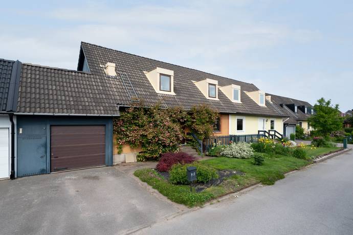 6 rum parhus på Blästadsgatan 3 Blästad, Linköpings kommun - bild 1