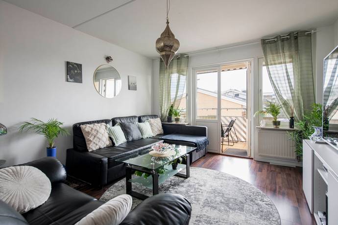 2 rum lägenhet på Vildrosgatan 37 Önsta Gryta, Västerås kommun - bild 1