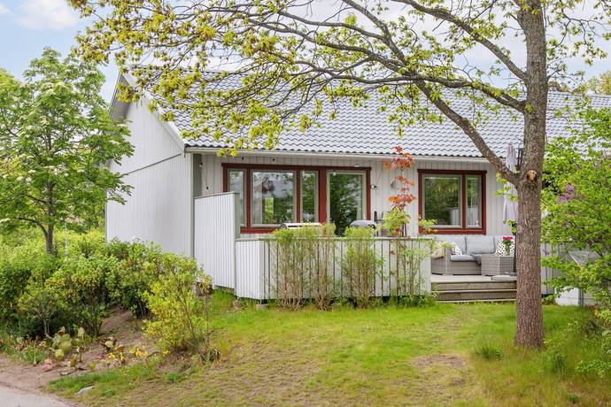 5 rum radhus på Berguddsvägen 24 Saltsjöbaden, Nacka kommun - bild 1