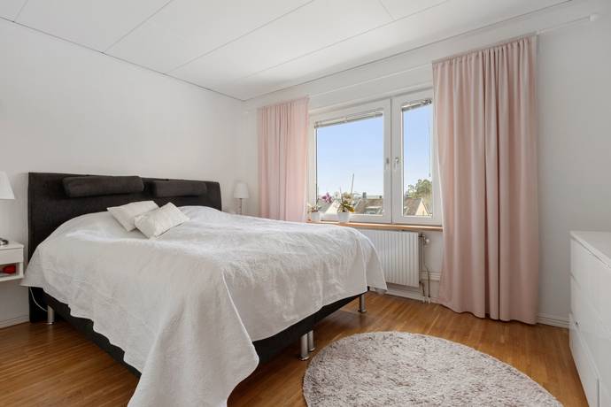 6 rum Radhus på Basgränd 127 Vällingby - Kälvesta Stockholms kommun - bild 13