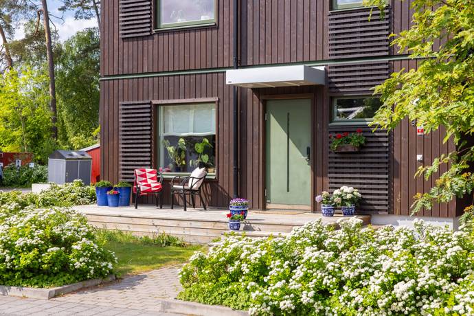 6 rum kedjehus på Rådans gårdsväg 98 Silverdal, Sollentuna kommun - bild 1