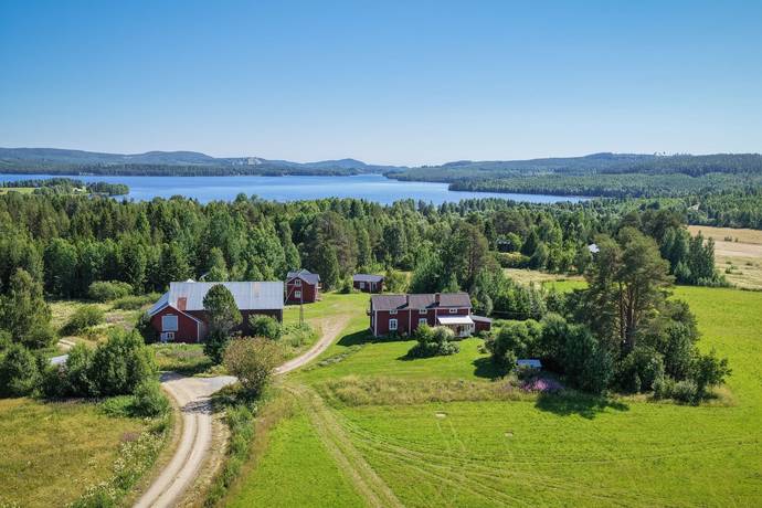 5 rum gård utan jordbruk på Backviken 55 Bygdsiljum, Skellefteå kommun - bild 1