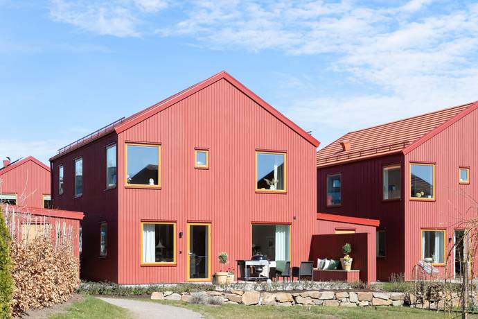 villa på Midsommargatan 20 Träslöv, Varbergs kommun - bild 1