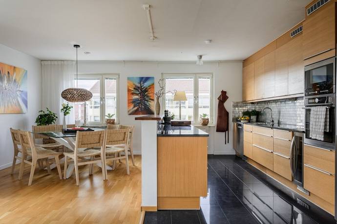 5 rum lägenhet på Röda vägen 32 Hagalund, Borlänge kommun - bild 1