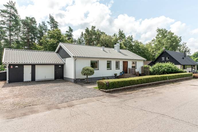 5 rum villa på Hjortronvägen 4 Markaryd, Markaryds kommun - bild 1