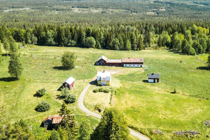 3 rum gård utan jordbruk på Flatåsen 12 Torsby, Torsby kommun - bild 1