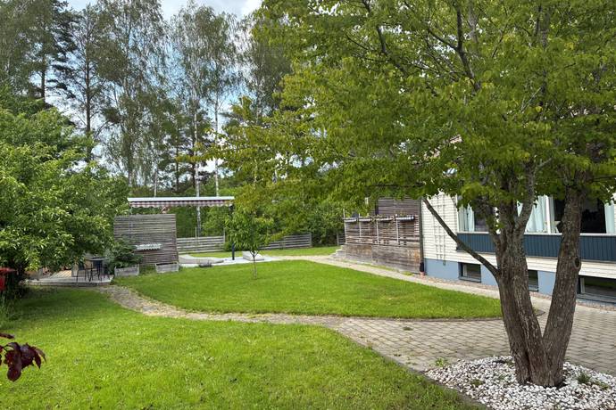 8 rum villa på Hällkistgatan 19 Guldkullen/Bjurhovda, Västerås kommun - bild 2
