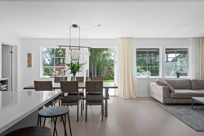 villa på Porfyrvägen 5 Skörby, Håbo kommun - bild 3