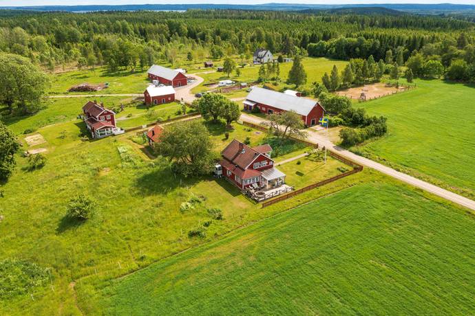 6 rum gård med jordbruk på Olofstorp 1 Eksjö, Eksjö kommun - bild 3