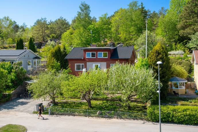 9 rum villa på Hamnvägen 21A-B Gransäter, Norrtälje kommun - bild 1