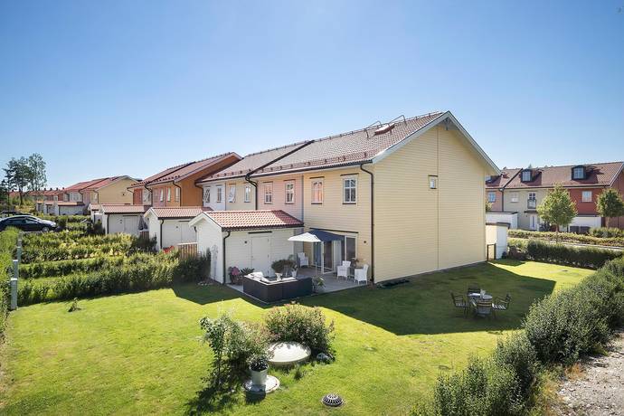 5 rum Radhus på Gyllenstiernas Allé 90  Steninge Slottsby Sigtuna kommun - bild 2