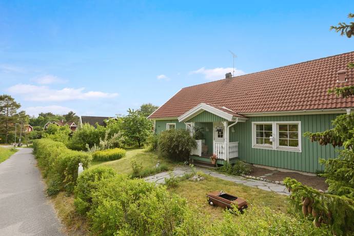 6 rum villa på Stavsborgsvägen 83 (Midgård) Färingsö Kungsberga, Ekerö kommun - bild 1