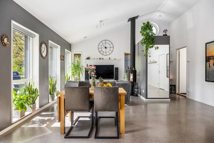 5 rum villa på Insjövägen 2 Svärtinge, Finspångs kommun - bild 4