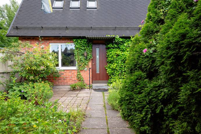 4 rum radhus på Jupitervägen 44 Stenkulla, Nyköpings kommun - bild 1