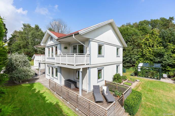 7 rum villa på Fässbergsgatan 13 B Toltorpsdalen, Mölndals kommun - bild 1