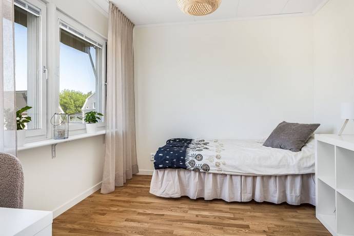8 rum Radhus på Grenadjärgatan 13 Södra Skiljebo Västerås kommun - bild 23