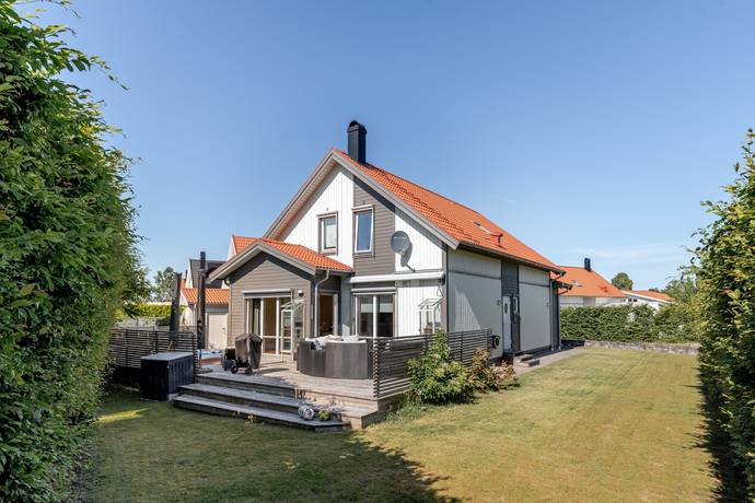 Lakevägen 15, Ekeby-Almby, Örebro kommun