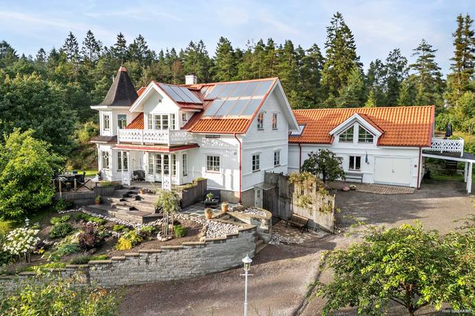 13 rum villa på Snörmakarens väg 37 Älvsåker, Kungsbacka kommun - bild 1