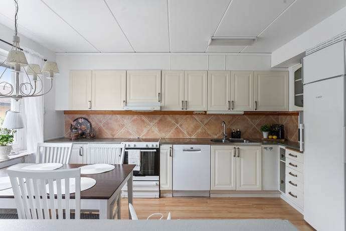 3 rum radhus på Smaragdgången 13 Stenby, Eskilstuna kommun - bild 3