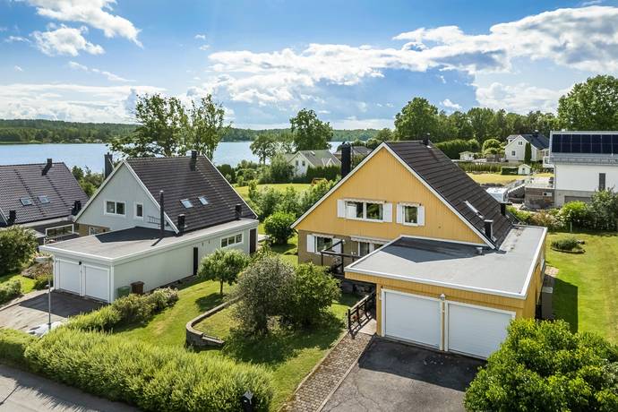 8 rum villa på Hebbes väg 4 Mälarbaden, Eskilstuna kommun - bild 1